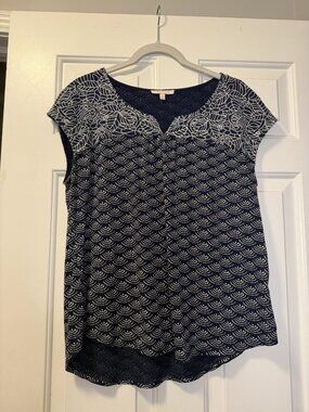 Skies Are Blue Navy Scallop Print Top with Embroidered Yoke Size L Petite